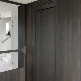 Taatsdeur met wandbekleding