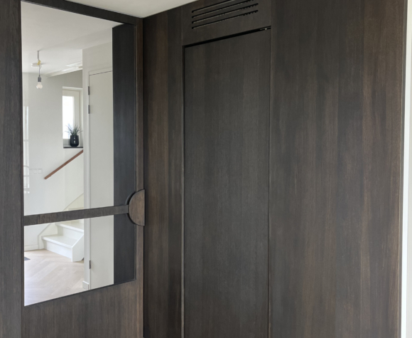Taatsdeur met wandbekleding